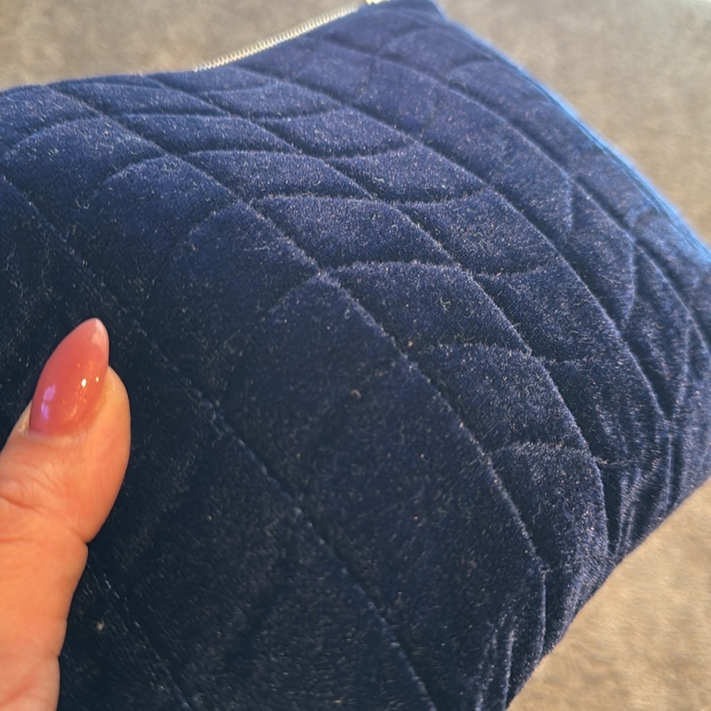 Kestrel- NWT  Navy Blue Velvet Quilted Pouch / Cosmetic Bag - Picture 5 of 10